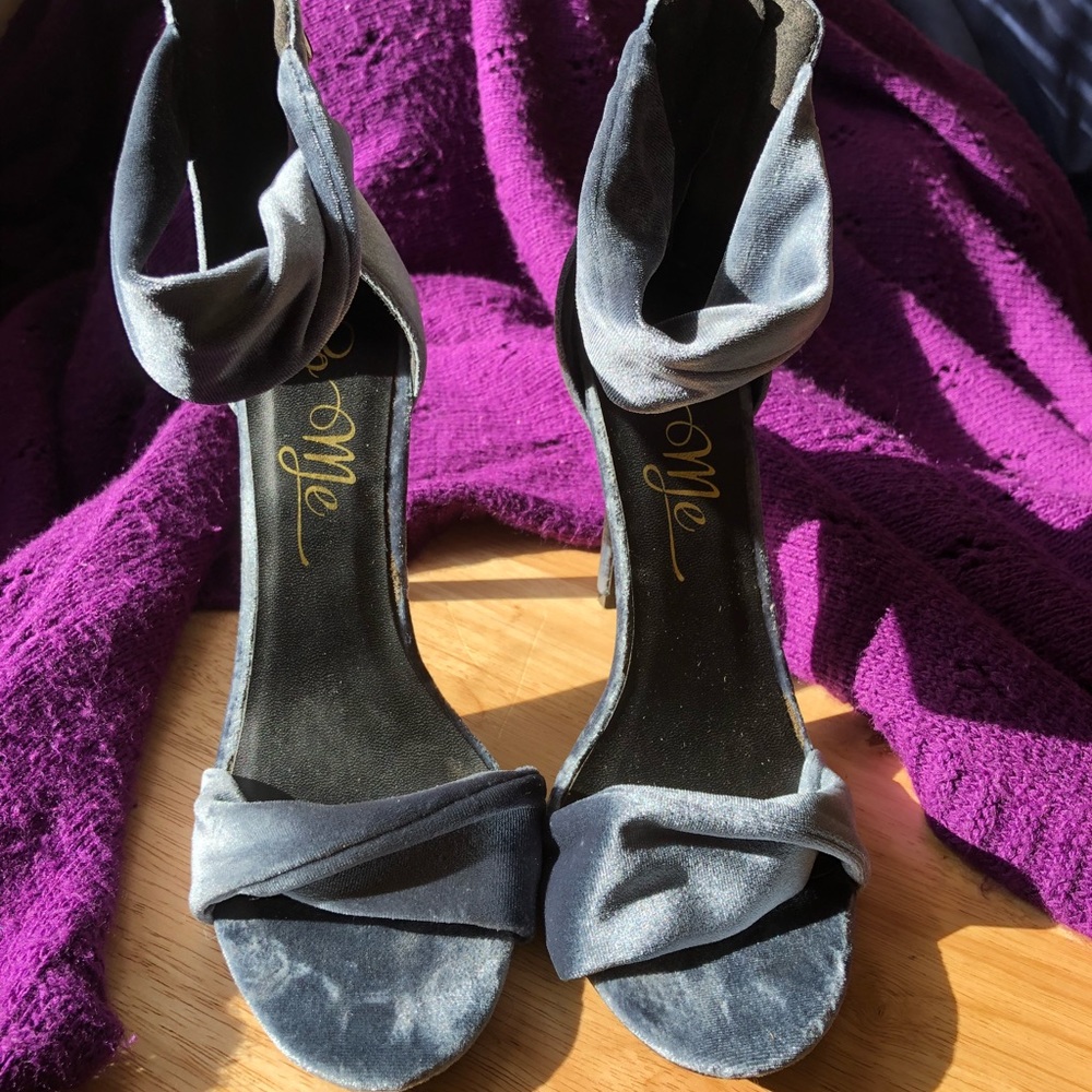 Blue velvet heels sz 9
